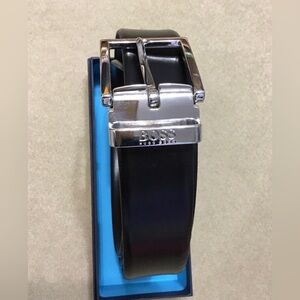 Hugo Boss Men’s Reversible Leather Engraved Logo Hardware Belt Size 42 - B229